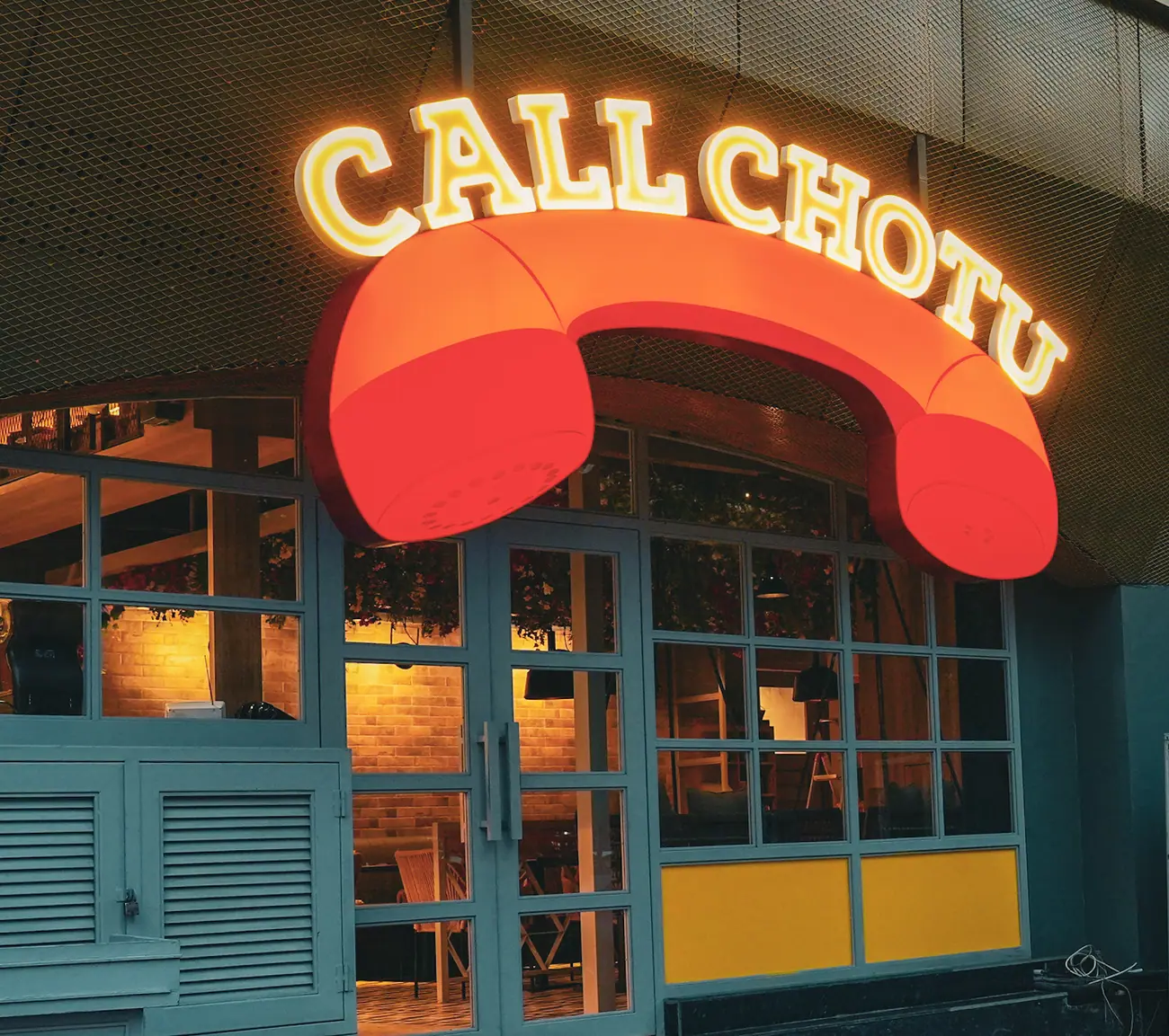 Call Chotu neon sign with a giant red phone handset